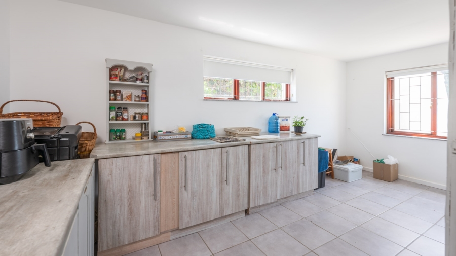 4 Bedroom Property for Sale in Struisbaai Western Cape